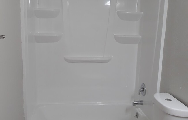 3 beds, 1 bath, 960 sqft, $1,850