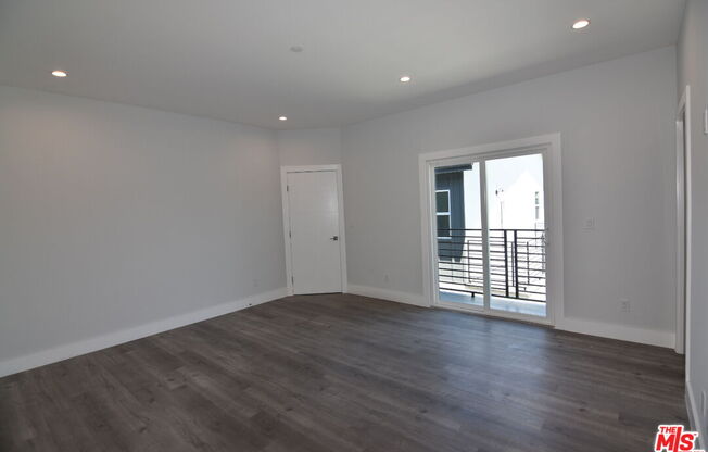 3 beds, 3.5 baths, 1,600 sqft, $3,995, Unit 1/2