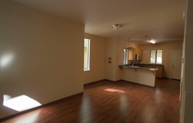 3 beds, 2.5 baths, 1,283 sqft, $2,325, Unit 19