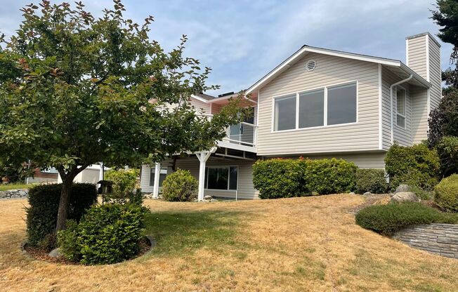 4 beds, 2.5 baths, $3,800