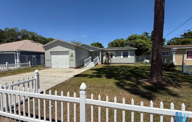 Charming 3-Bedroom Home with Garage & Fenced Backyard – Move-In Special!