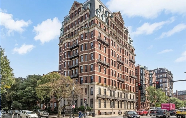 1 bed, 1 bath, 675 sqft, $3,950, Unit 82