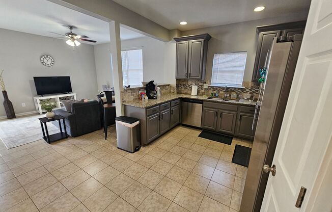 3 beds, 2.5 baths, 1,550 sqft, $1,825, Unit 3061