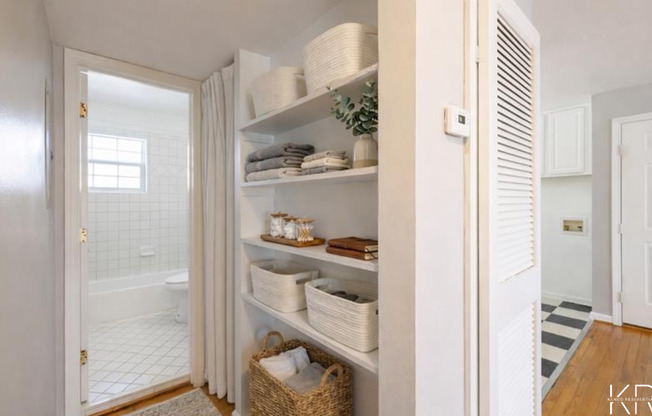 2 beds, 1 bath, 950 sqft, $1,295, Unit 10