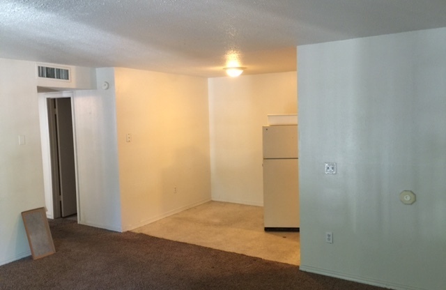 2 beds, 1 bath, 734 sqft, $825, Unit 36