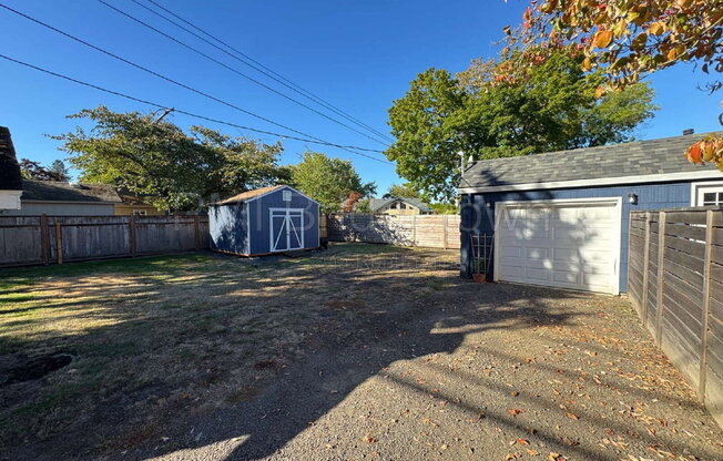 2 beds, 1 bath, 904 sqft, $2,190