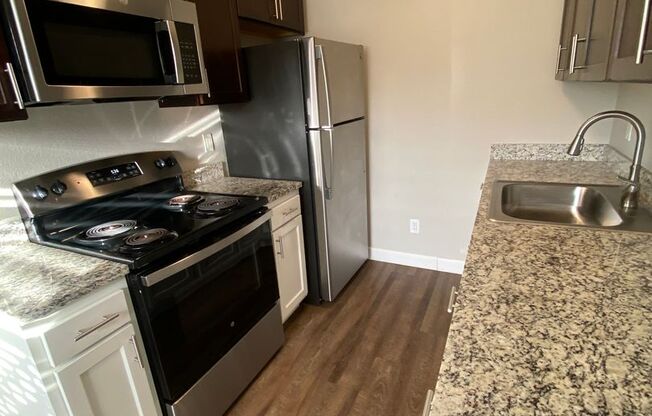 2 beds, 1 bath, 634 sqft, $1,999, Unit 430-07
