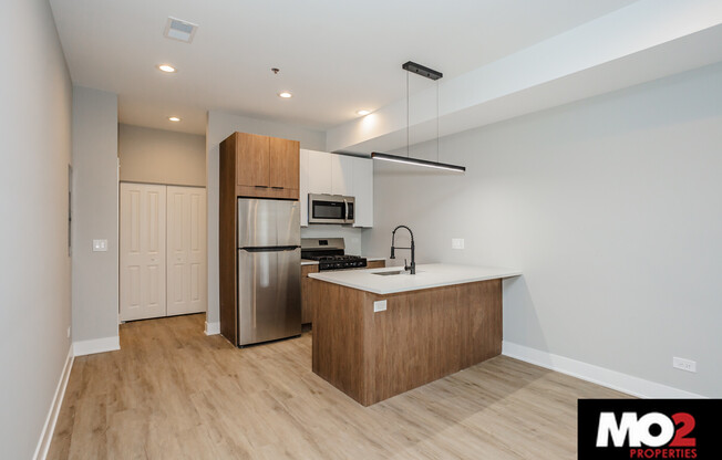 2407 N KEDZIE
