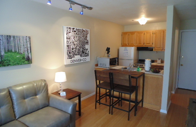 Fully furnished, flexable term, all-inclusive Townhome.  In the heart of Downtown Boulder.