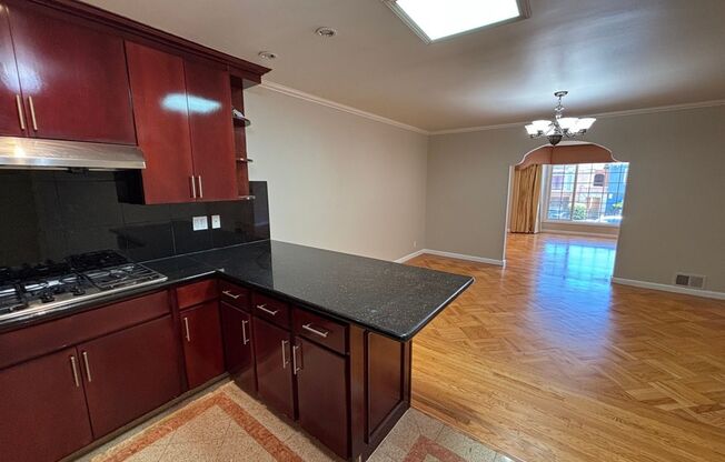 Bright & Spacious Single Family Home - Parkside
