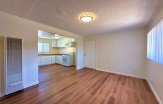 3 beds, 1 bath, 975 sqft, $2,295, Unit 3