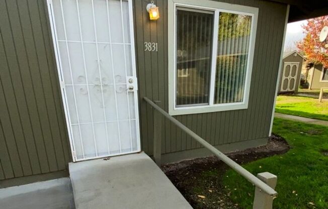 1 bed, 1 bath, 510 sqft, $1,125, Unit 3831 24th Pl NE