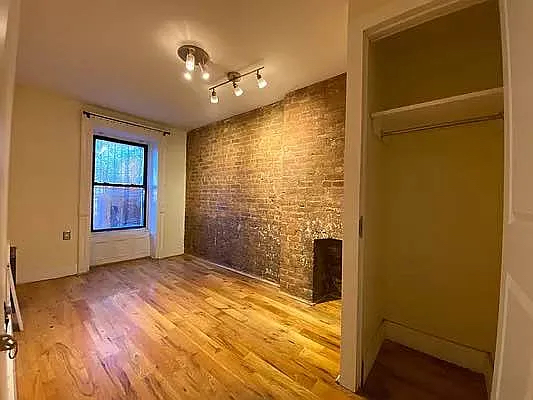 1116 BUSHWICK AVE