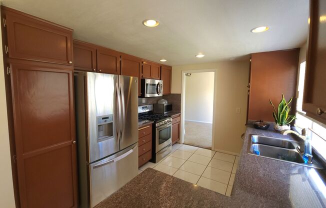 Amazing 2 story 4 bedroom home in Simi Valley with easy convenience to the freeway!