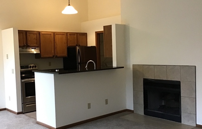 2 beds, 1 bath, 950 sqft, $1,750, Unit 7662CC