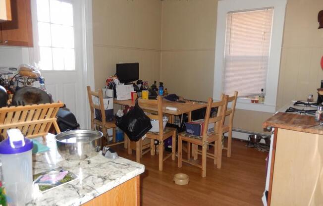 2 beds, 1 bath, $2,550, Unit 3