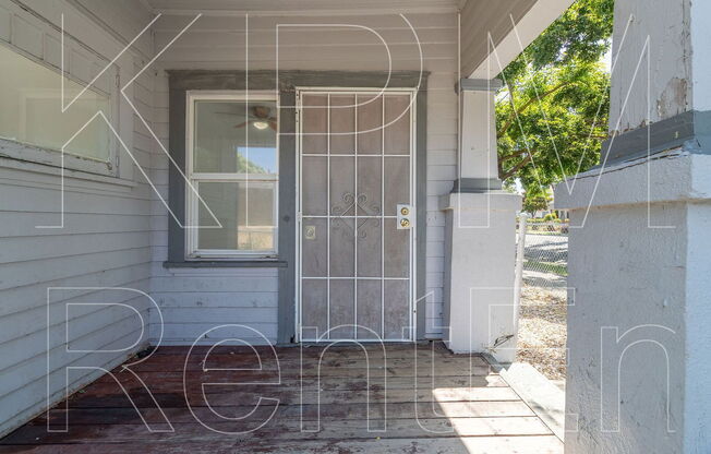 231 E 6 ST
