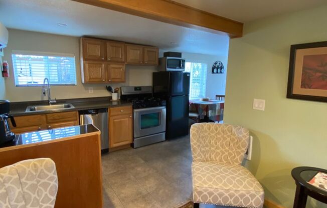 1 bed, 1 bath, $1,450, Unit Carriage House Unit 4