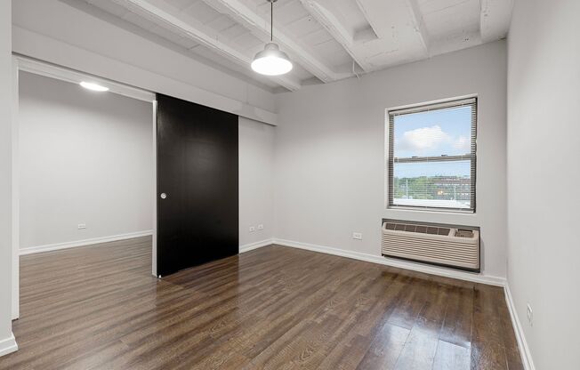 5718 North Winthrop Ave.