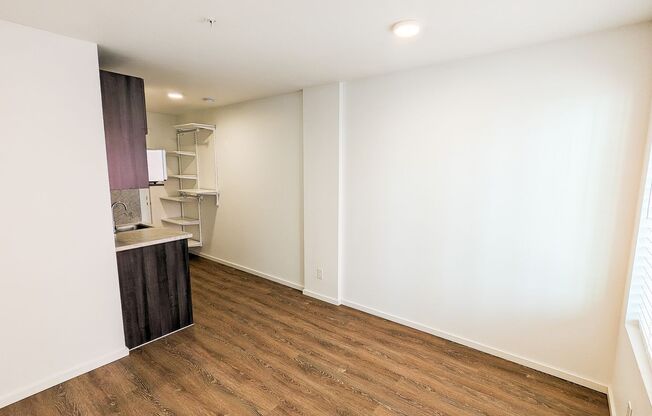 Studio, 1 bath, 186 sqft, $1,115, Unit 211