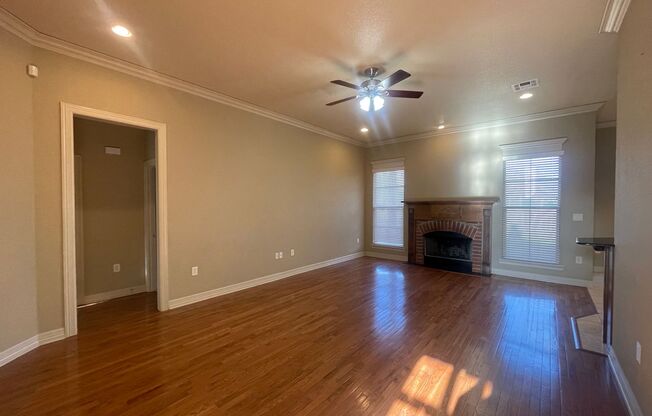 Benton Beauty! Move in Ready!