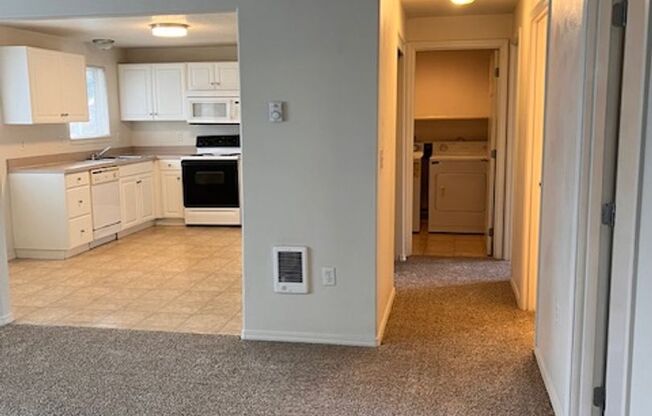 2 beds, 1 bath, 800 sqft, $1,395, Unit 465-04