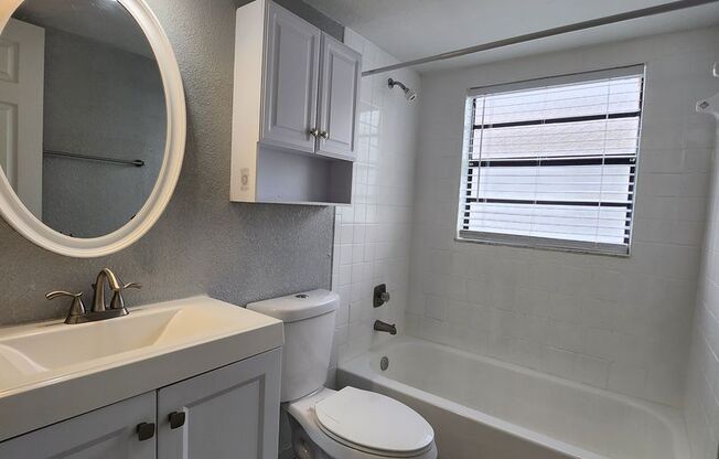 2 beds, 1 bath, 1,000 sqft, $1,295, Unit 5716 D
