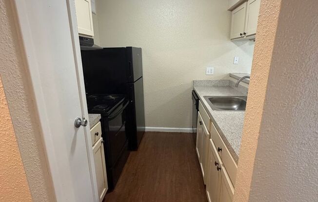 2 beds, 1 bath, 812 sqft, $1,085, Unit 1106