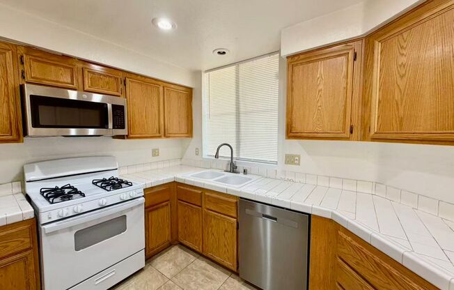 2 beds, 2 baths, $1,300, Unit # B 20 1045