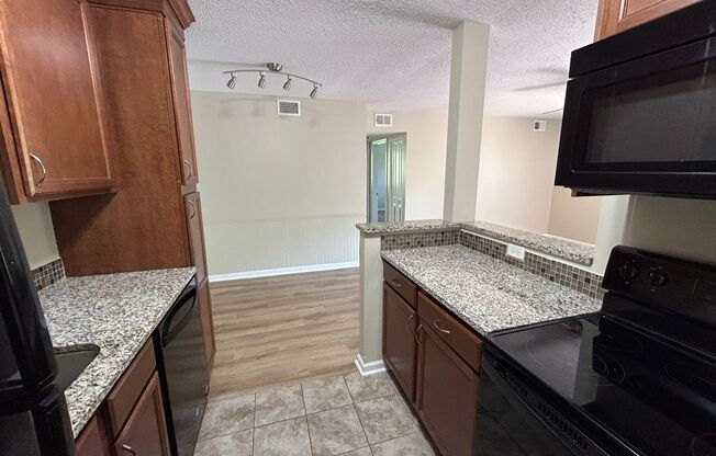 2 beds, 1 bath, 660 sqft, $1,225, Unit 62121