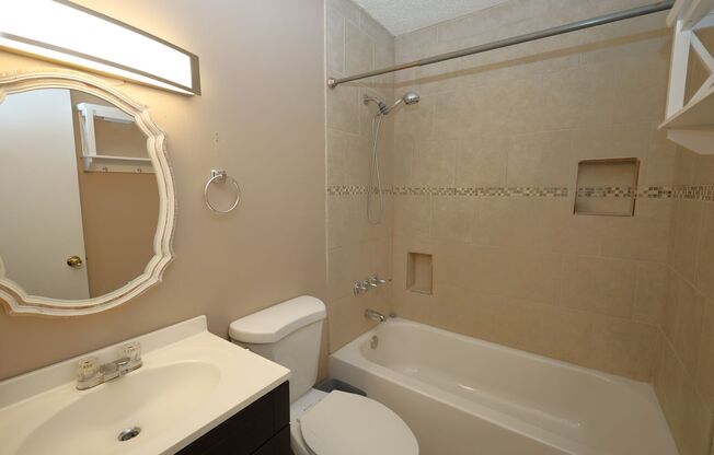 3 beds, 1.5 baths, $1,300, Unit # HVP