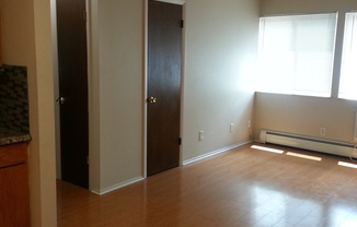 2 beds, 1 bath, $1,100, Unit Unit C1