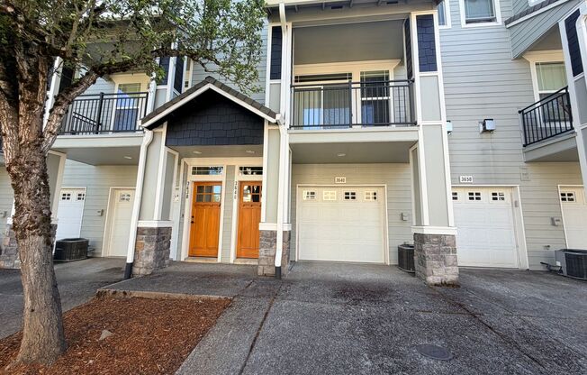 Beautiful Summerlinn Estates 3-Level Condo w/ A/C! $1,000 Move-In Incentive if Signed by 8/18!