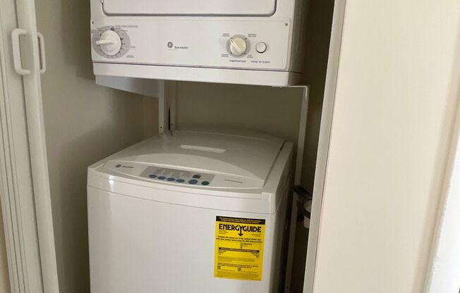 2 beds, 2 baths, 1,000 sqft, $1,925, Unit 14227 #203