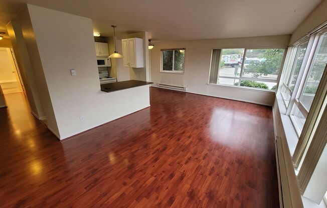 2 beds, 1 bath, 820 sqft, $2,795, Unit R-212