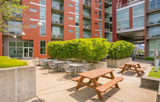 2115 Yeaman Pl