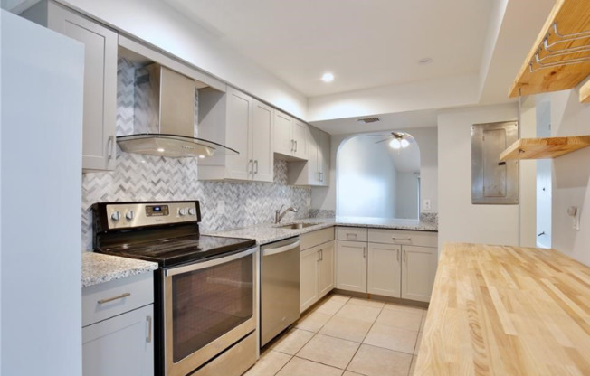 5429 VINELAND RD