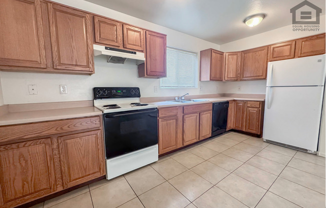 2 Bed/1 bath Downstairs Apartment at 40th St/Bell Rd