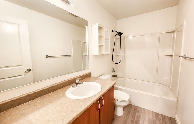 1 bed, 1 bath, $1,650, Unit B206