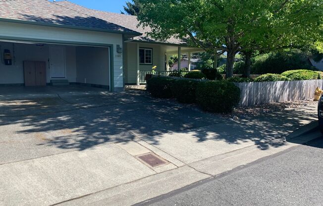 3BD 2BTH w/2 Car Garage & Landscaped Yard