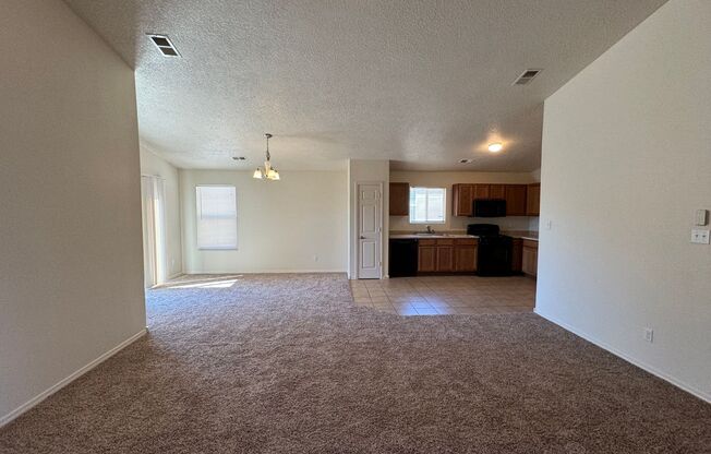 Great 3 bed, 2 bath, home in Huning Ranch! MOVE IN SPECIAL 1/2 off 2nd months rent!