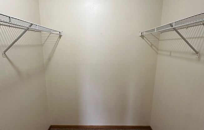 1 bed, 1 bath, 700 sqft, $1,220, Unit 401-213