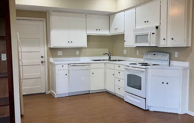 Studio, 1 bath, 500 sqft, $1,400, Unit 117