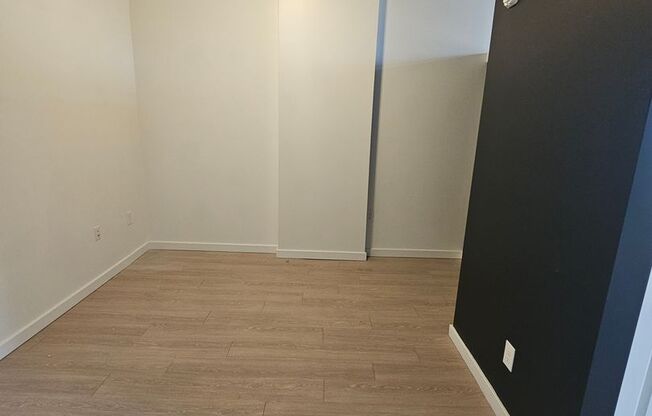 Studio, 1 bath, 329 sqft, $1,050, Unit 205