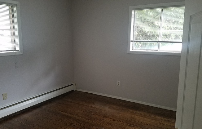 2 beds, 1 bath, 1,025 sqft, $1,250, Unit 138-06 Woodhill