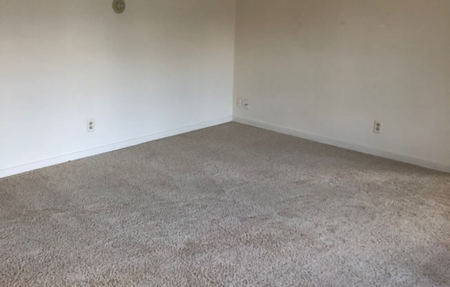 2 beds, 1 bath, 740 sqft, $735, Unit 1500-801