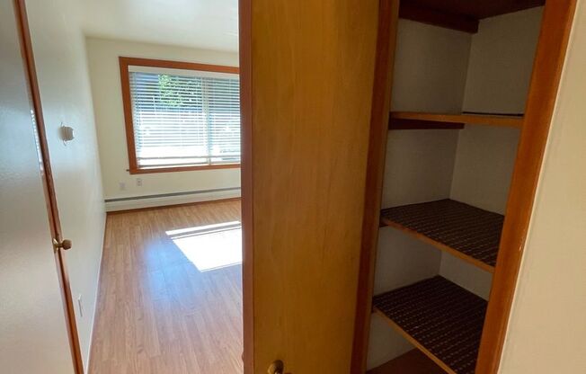 Studio, 1 bath, 350 sqft, $1,300, Unit 9