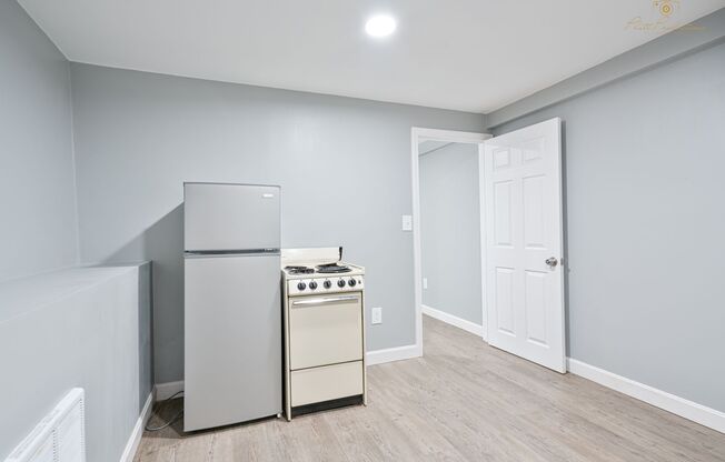 1 bed, 1 bath, 600 sqft, $1,300, Unit 8 Tappan St. Studio #1