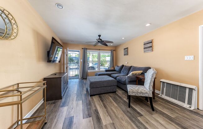 2 beds, 1 bath, $3,300