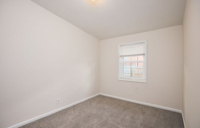 2 beds, 1 bath, $1,050, Unit 2157 Lenox Rd C7